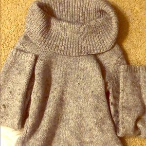 long sleeve rolled up turtleneck! 👕